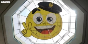 شرطة دبي ترسم البسمة بتعبيرات 